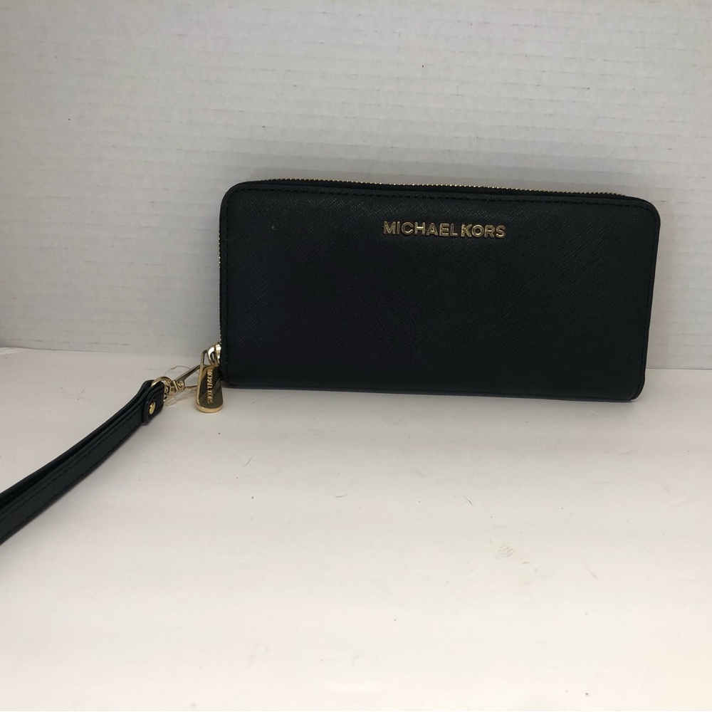 Michael Kors Jet Set Travel Large Pebbled Leather Wristlet Wallet